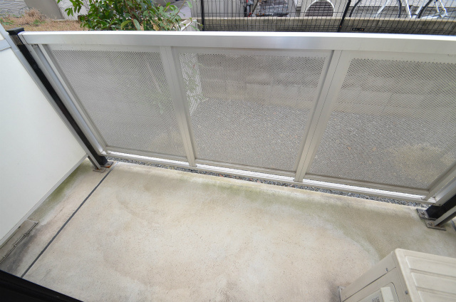 北九州市八幡西区陣山２丁目のアパートのバルコニー