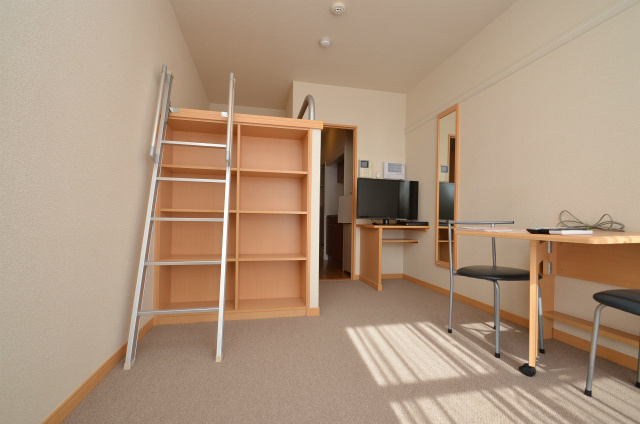 北九州市八幡西区陣山２丁目のアパートの居間・リビング