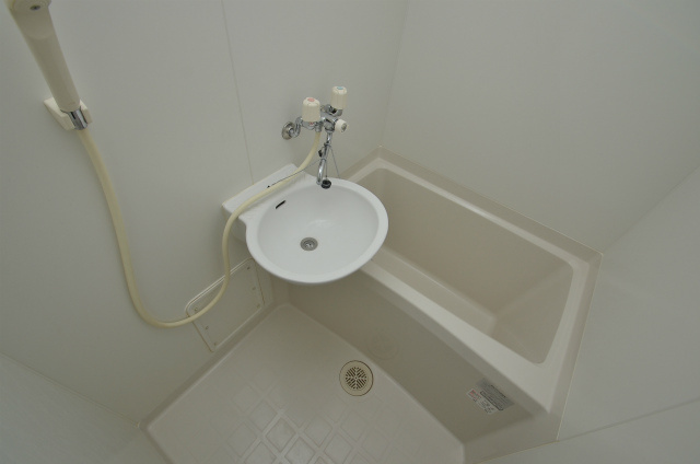 北九州市八幡西区市瀬２丁目のアパートの浴室