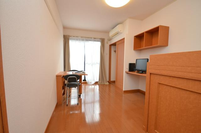 北九州市八幡西区木屋瀬２丁目のアパートの居間・リビング