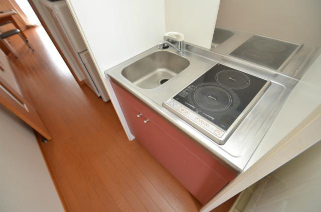 北九州市八幡西区則松東１丁目のアパートのキッチン