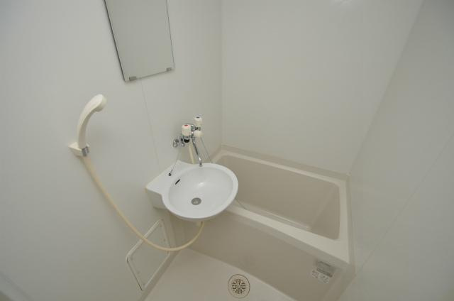 北九州市八幡西区則松東１丁目のアパートの浴室