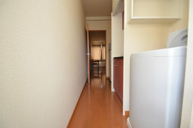 北九州市八幡西区永犬丸東町３丁目のアパートの玄関