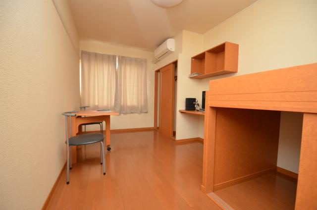 北九州市八幡西区永犬丸東町３丁目のアパートの居間・リビング