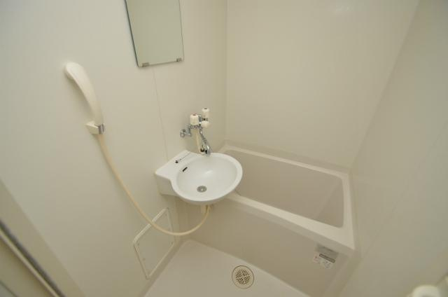 北九州市八幡西区永犬丸東町３丁目のアパートの浴室