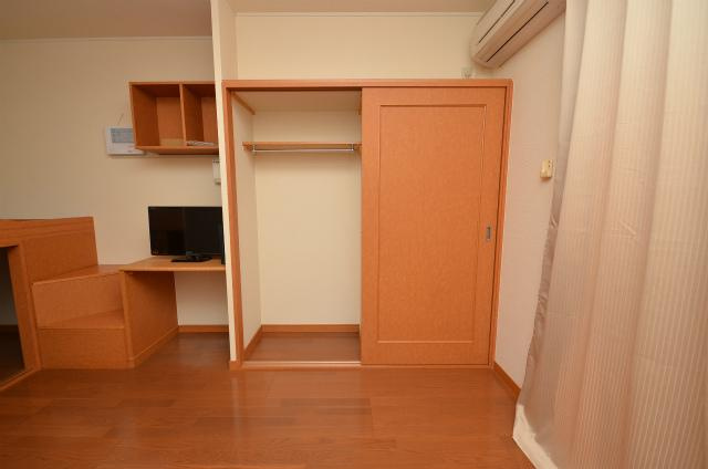 遠賀郡水巻町猪熊２丁目のアパートの収納