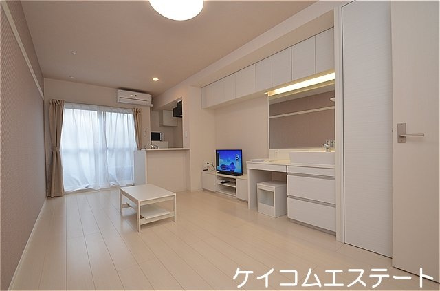 遠賀郡水巻町伊左座５丁目のアパートの居間・リビング|同タイプ　反転