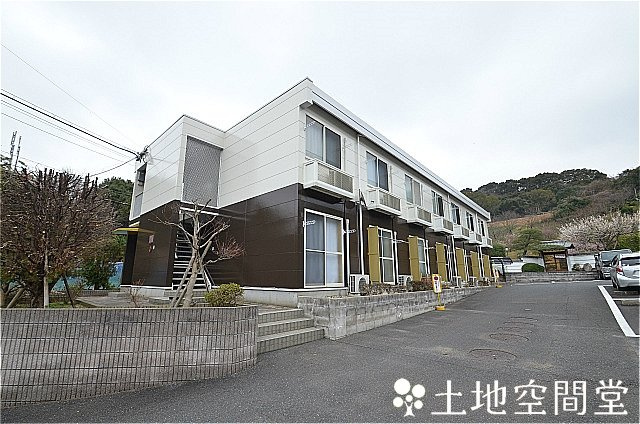 中間市深坂１丁目のアパート