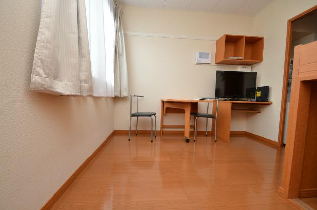 中間市岩瀬西町のアパートの洋室