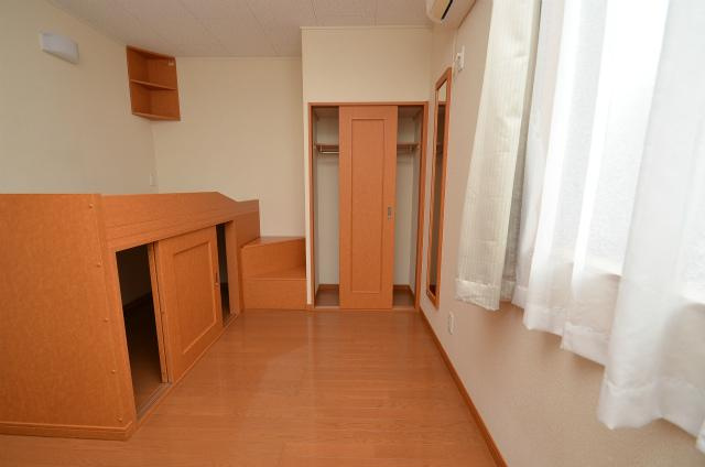 中間市岩瀬西町のアパートの居間・リビング