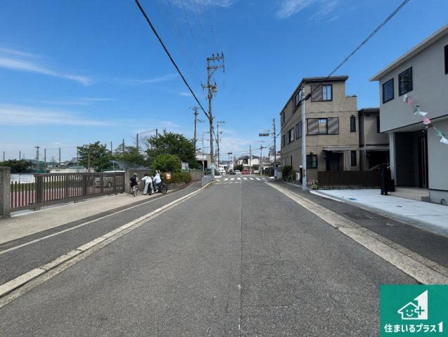 29(土)30(日)現地説明会！◆貝塚市脇浜　限定1邸の前面道路含む現地写真|周辺は閑静な住宅街！前面道路広々で車の出し入れも便利です。駐車が苦手な方でも安心して車庫入れできます！