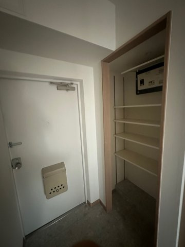 ハイネスロワイヤルの玄関