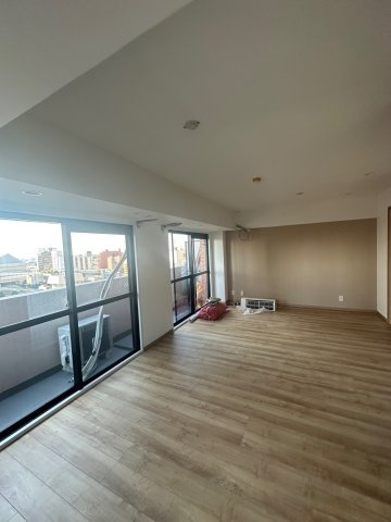 ハイネスロワイヤルの居間・リビング