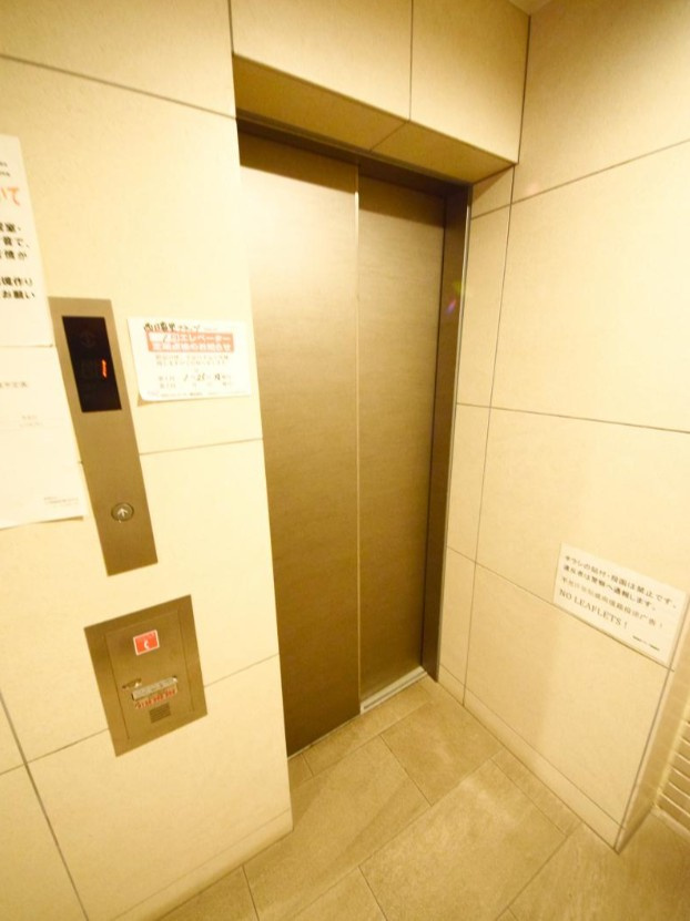 西日暮里フラッツの玄関