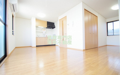 【居間・リビング】 | ソフィア | 13帖以上ある明るくて広々としたお部屋♪