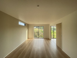 【居間・リビング】 | 与那原町上与那原（全4棟）2・3号棟 | 3号棟　LDK16帖♪キッチンはオシャレな折下げ天井採用♪