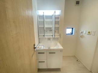 【独立洗面台】 | 与那原町上与那原（全4棟）2・3号棟 | 3号棟　三面鏡付き洗髪洗面化粧台♪