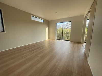 【居間・リビング】 | 与那原町上与那原（全4棟）2・3号棟 | 3号棟　LDK16帖♪キッチンはオシャレな折下げ天井♪