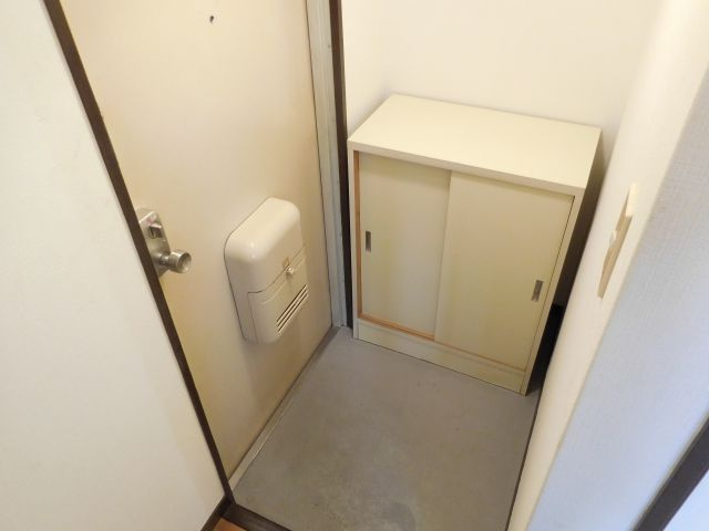 恵光ビルの玄関