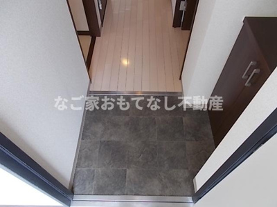 【玄関】 | カーサビアンカ黒川 | ※写真は別号室