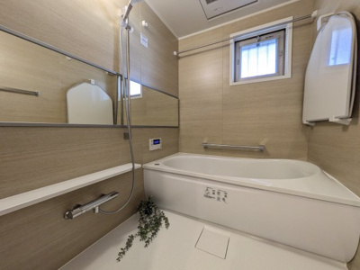 【浴室】 | ルミナス舟入本町リバーフロント | 半身浴もゆっくり楽しめる広々浴室