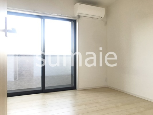 チェルシークロイスターズの居間・リビング|人気のフローリングです。