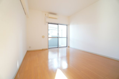 【居間・リビング】 | サンライズ・新町大塚ビル | ※同物件・反転タイプの写真です。