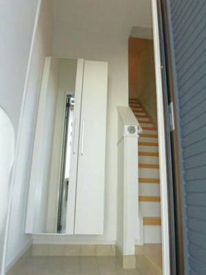 【玄関】 | カルム・ソシアＡ | 収納もある玄関です