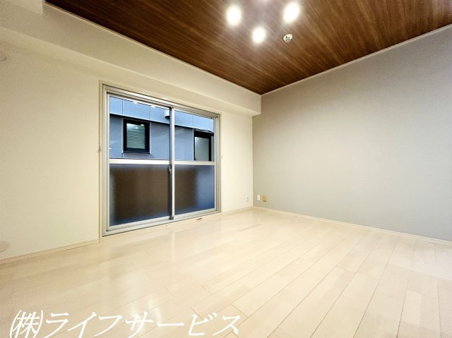 【居間・リビング】 | ノバカネイチ塚本 | リビングルーム１６.５帖／東南向きにつき陽当り良好！室内リフォーム済につきすぐのご入居が可能です！