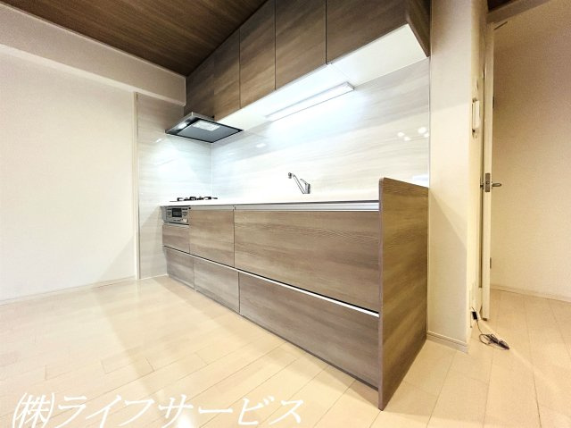 【キッチン】 | ノバカネイチ塚本 | システムキッチン新調／３口ガスコンロのキッチンはダウンウォール収納で機能性も充実！