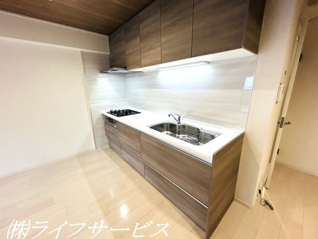 【キッチン】 | ノバカネイチ塚本 | システムキッチン新調／３口ガスコンロのキッチンはダウンウォール収納で機能性も充実！