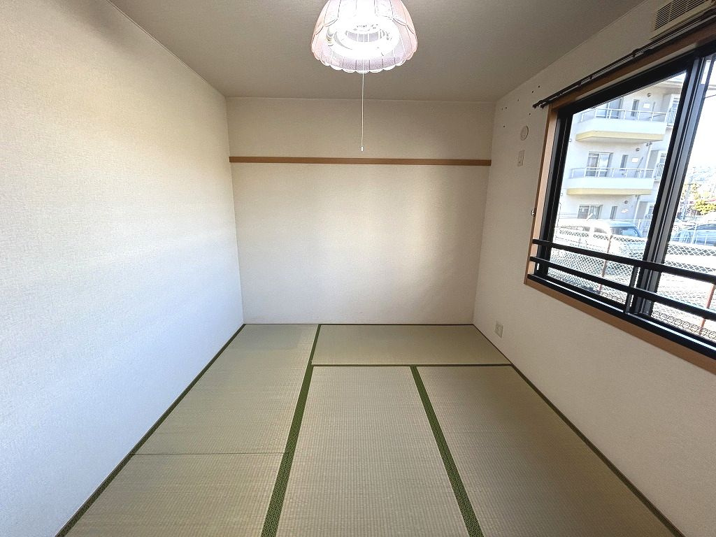 フライハイト丸池A棟の和室|柔らかい畳が心地よい和室