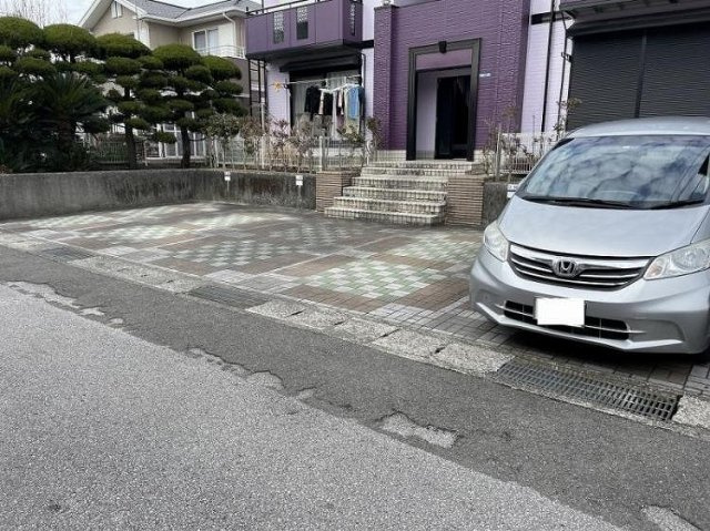 フライハイト丸池A棟の駐車場|車をお持ちの方に嬉しい駐車場付きの物件です