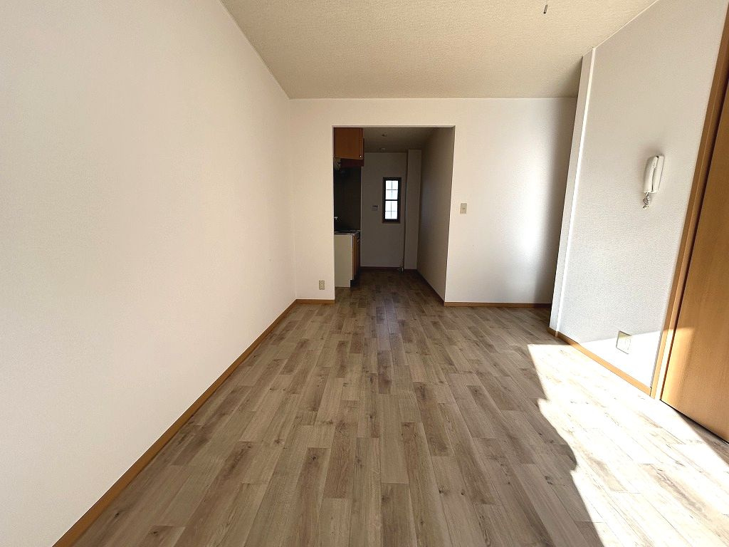 フライハイト丸池A棟の居間・リビング|使いやすい居間です