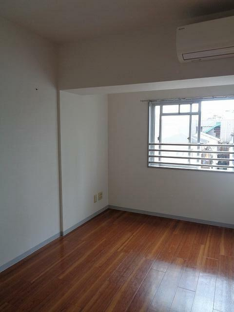 コンフォートリセの洋室|広々６．５帖の居室