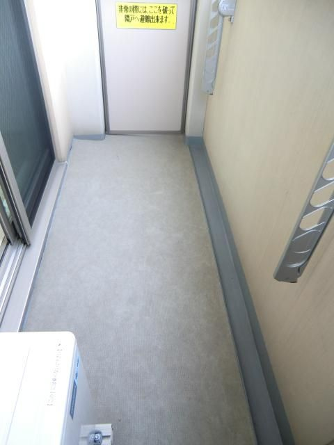 RisingPlace浅草参番館のバルコニー