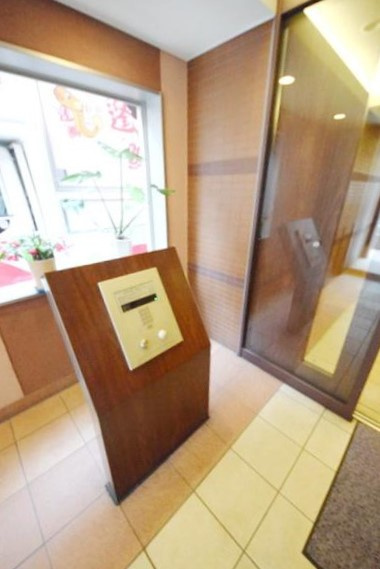 RisingPlace浅草参番館の玄関