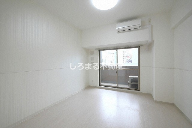 ＬＯＷＬＡＮＤＳ西天満の居間・リビング