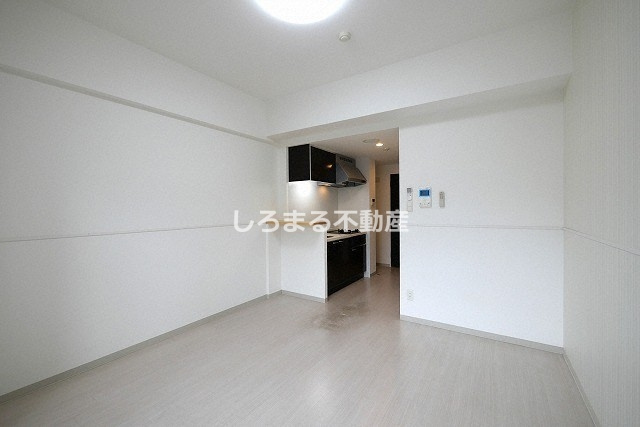 ＬＯＷＬＡＮＤＳ西天満の居間・リビング