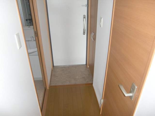 ロイヤルシャトー大須の玄関