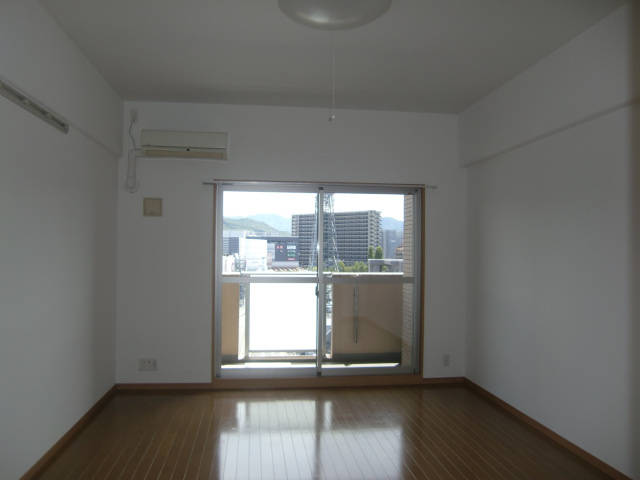 ロイヤルシャトー大須の居間・リビング