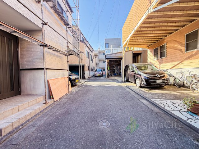 世田谷区上祖師谷2丁目の前面道路含む現地写真