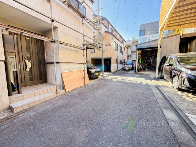 世田谷区上祖師谷2丁目の前面道路含む現地写真