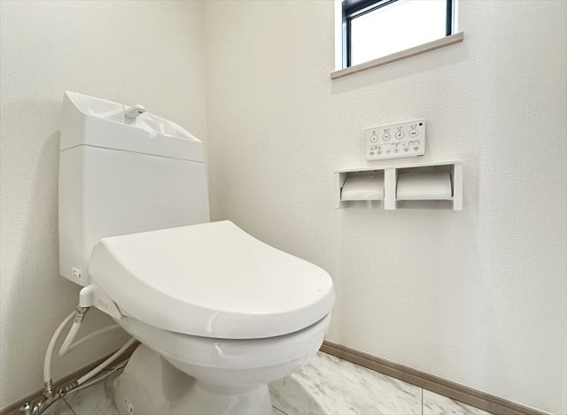 【トイレ】 | 新座市大和田5丁目　新築一戸建住宅　全3棟　(志木本店) | 2階トイレ