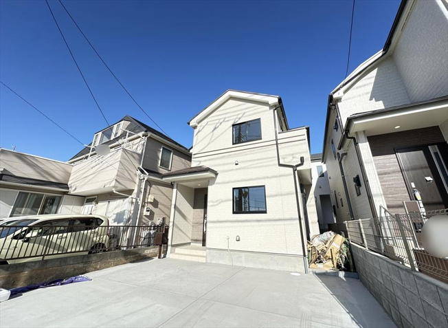 【駐車場】 | 新座市大和田5丁目　新築一戸建住宅　全3棟　(志木本店) | 新座駅徒歩15分。カースペース2台分を確保した、ゆとりある住まいです。