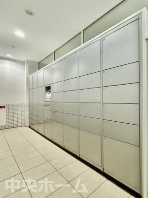 【設備】 | パークハウス清澄白河タワー | 【宅配ボックス】在宅時・不在時に関わらず、居住者の代わりに非対面で宅配物を受け取ってくれる便利な設備です。わかりやすくご説明致しますので見学時にはお部屋だけではなく共用部分もぜひチェックしてください。