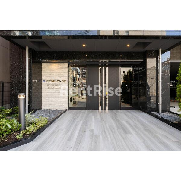 リシュドール一宮本町のエントランス