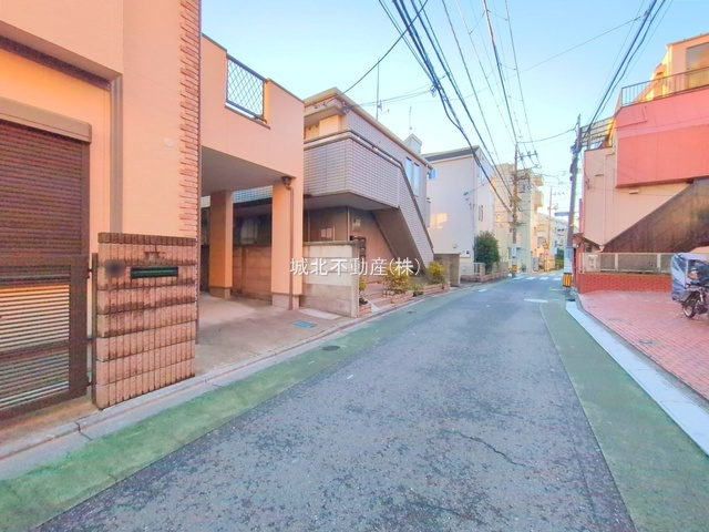 練馬区北町8丁目の前面道路含む現地写真