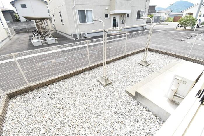 メゾン・リシェス A棟のバルコニー|庭（専用庭）