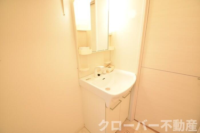 メゾン・リシェス A棟の独立洗面台|洗髪洗面化粧台